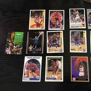 Lot 16 Detroit Pistons basketball cards
